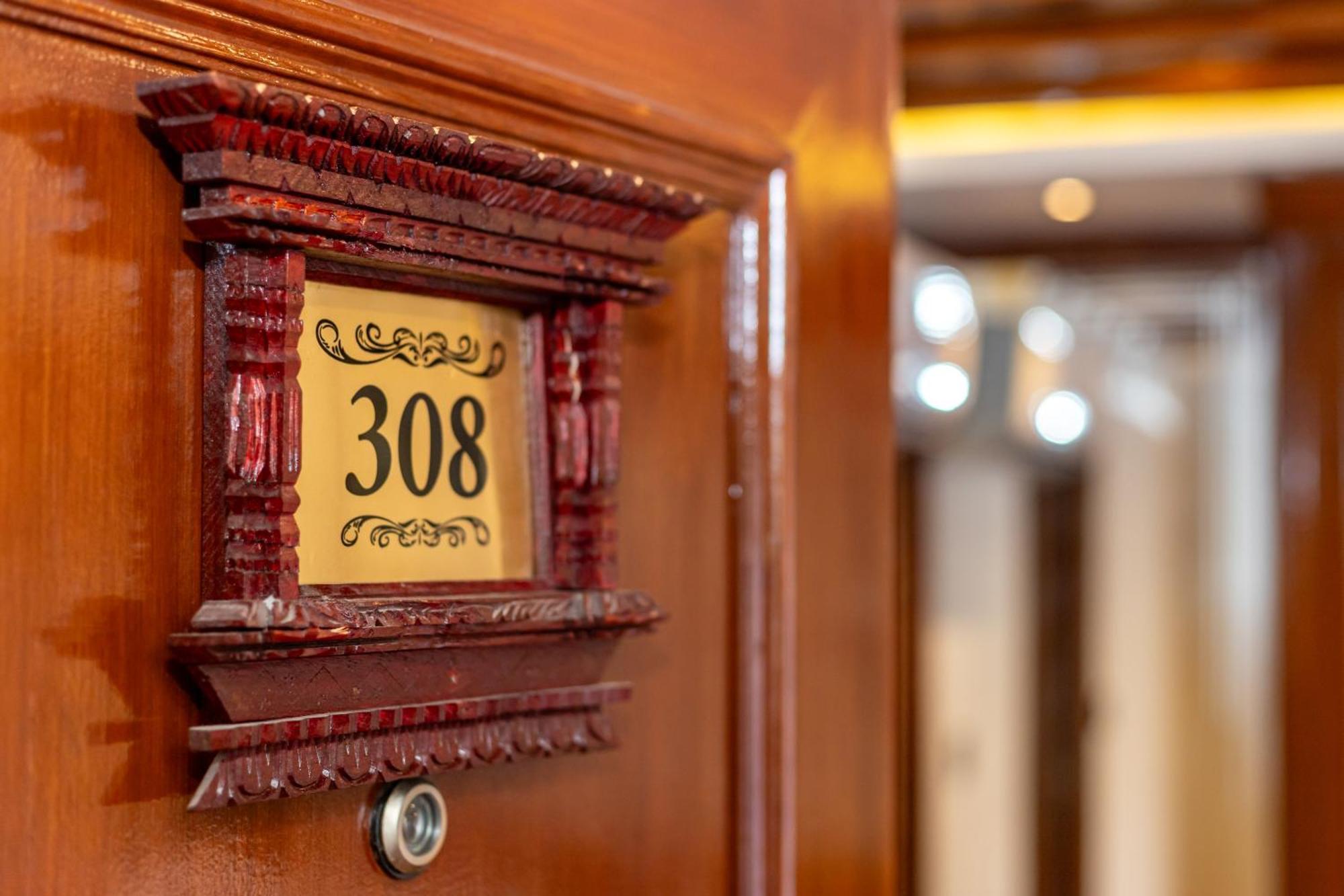 Amarawati Boutique Hotel Катманду Экстерьер фото