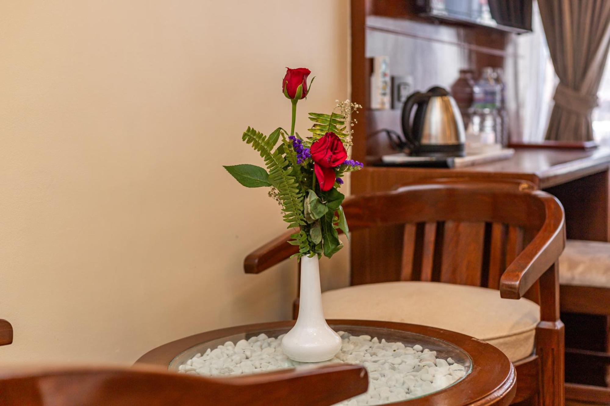 Amarawati Boutique Hotel Катманду Экстерьер фото